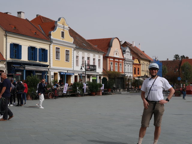 Ich am Fö tér in Güns