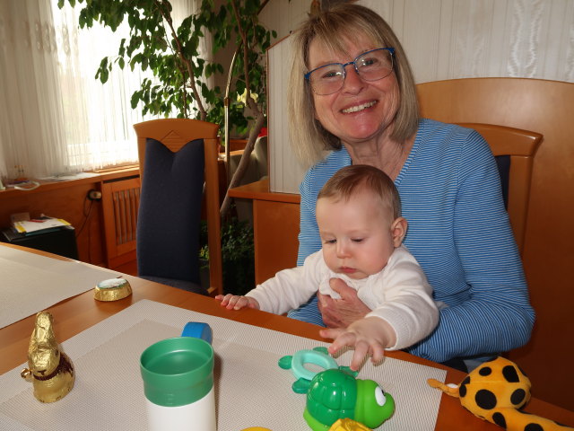 Nils und Mama im Haus meiner Eltern