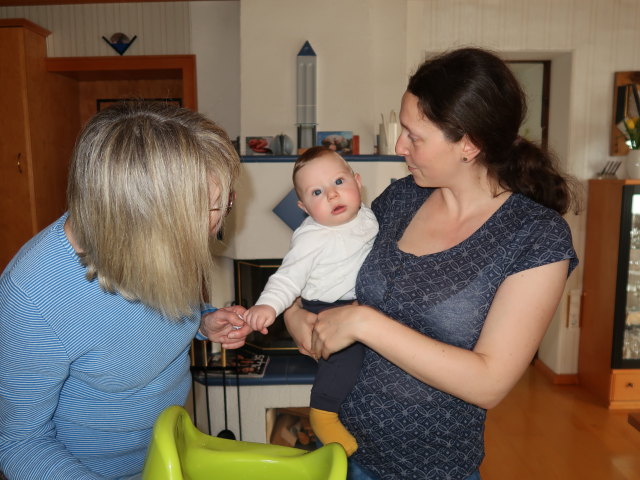 Mama, Nils und Sabine im Haus meiner Eltern