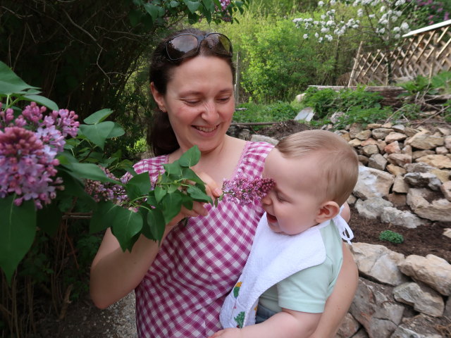 Sabine und Nils im Garten von Hannelore und Manuel