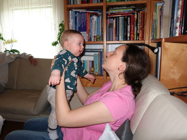 Nils und Mama im Haus meiner Eltern