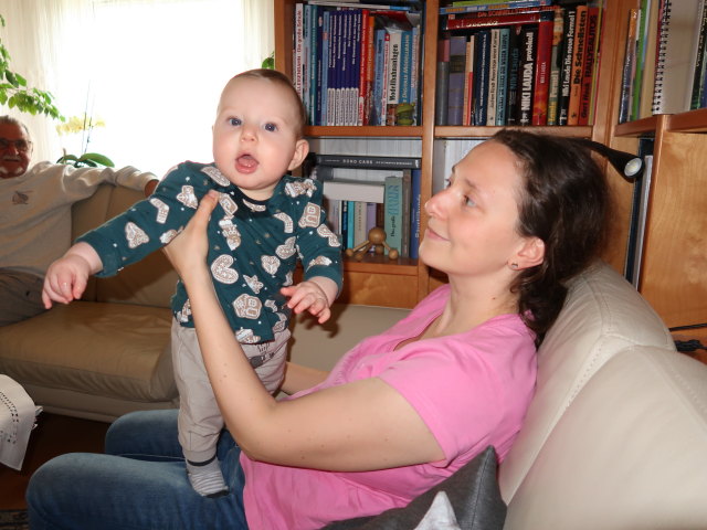 Papa, Nils und Mama im Haus meiner Eltern