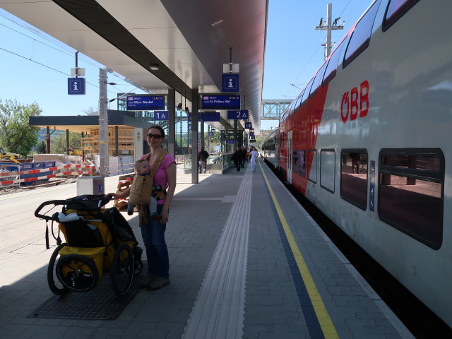 Nils und Sabine im Bahnhof Tullnerbach-Pressbaum, 320 m