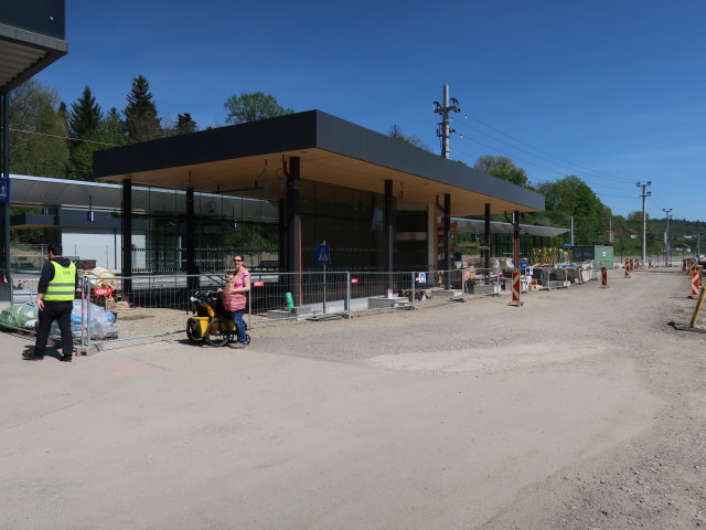 Nils und Sabine im Bahnhof Tullnerbach-Pressbaum, 320 m