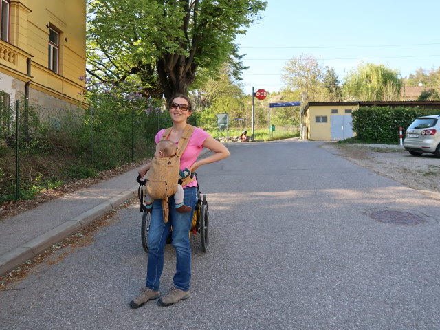 Nils und Sabine beim Bahnhof Pressbaum, 326 m