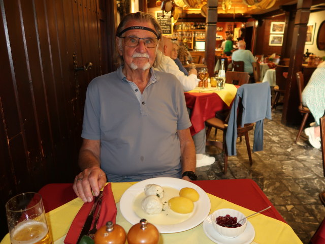 Papa in Keller's Weinrestaurant (1. Mai)