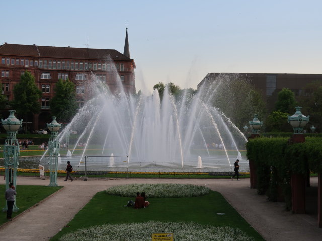 Wasserspiele beim Wasserturm (1. Mai)