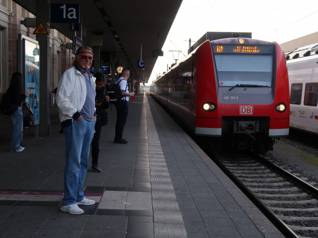 Papa im Hauptbahnhof, 95 m (2. Mai)