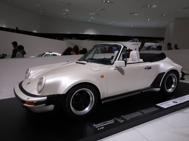 Porsche-Museum: Porsche 911 Turbo 3.3 4x4 Cabriolet Studie