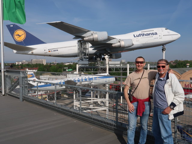 Technikmuseum: Ich und Papa beim Boeing 747 Jumbo-Jet