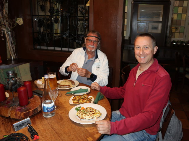 Papa und ich in der Weinstube Rabennest