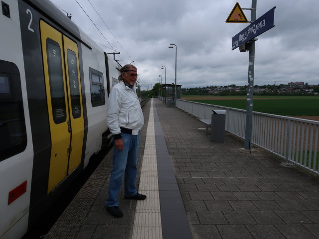 Papa im Bahnhof Museum/Arena