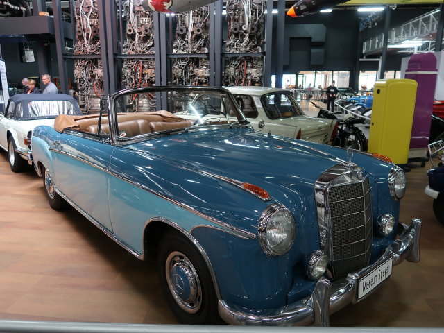 Technikmuseum: Mercedes-Benz 220 S