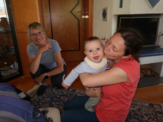 Mama, Nils und Sabine im Haus meiner Eltern