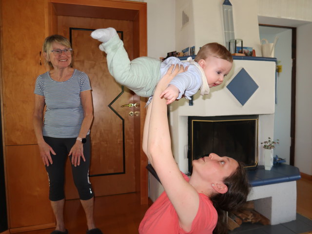 Mama, Nils und Sabine im Haus meiner Eltern