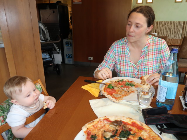 Nils und Sabine in der Pizzeria Bad Kochenmoos in Staben (18. Mai)