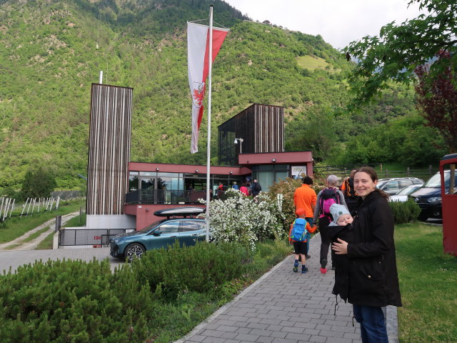 Nils und Sabine bei der Talstation der Texelbahn (19. Mai)