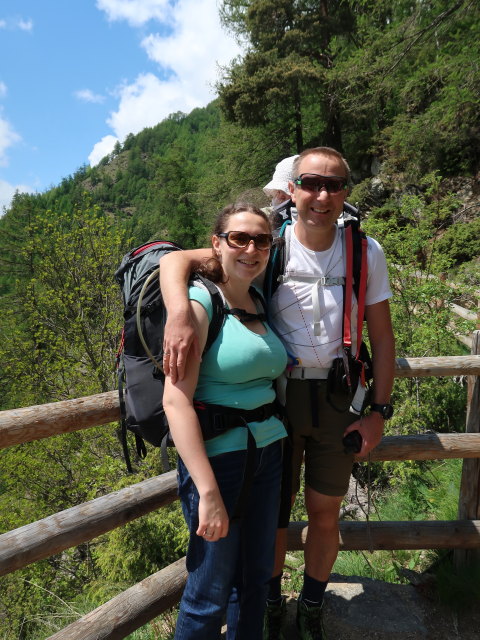 Sabine, Nils und ich am Meraner Höhenweg zwischen Pardellbach und Lahnbach (19. Mai)