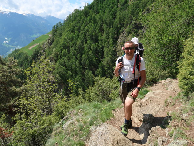 Ich und Nils am Meraner Höhenweg zwischen Pardellbach und Lahnbach (19. Mai)