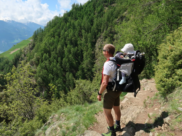 Ich und Nils am Meraner Höhenweg zwischen Pardellbach und Lahnbach (19. Mai)