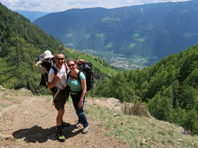 Nils, ich und Sabine am Meraner Höhenweg zwischen Lahnbach und Pirchhof (19. Mai)