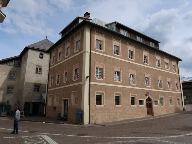 Stadtplatz in Glurns, 907 m (20. Mai)