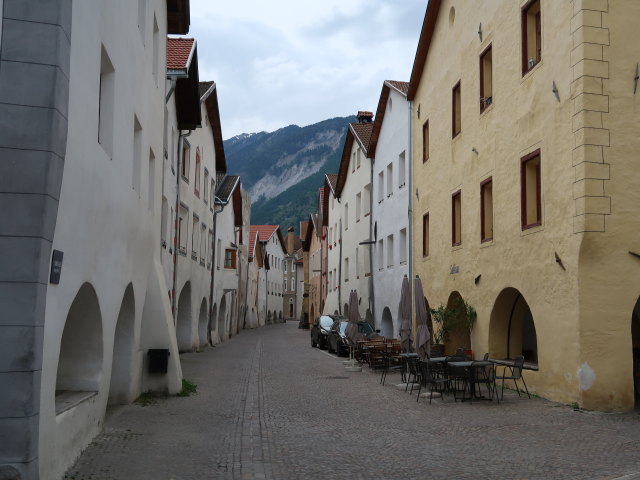 Laubengasse in Glurns, 907 m (20. Mai)