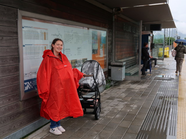 Sabine im Bahnhof Rabland (21. Mai)