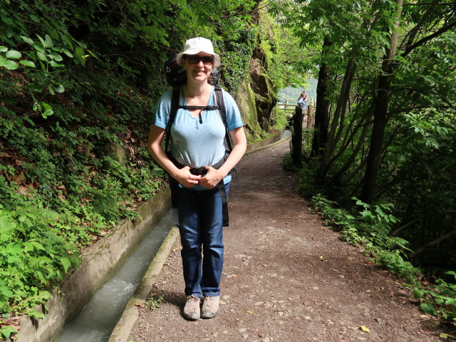 Sabine am Marlinger Waalweg zwischen Töll und Gasthaus Schönblick (22. Mai)