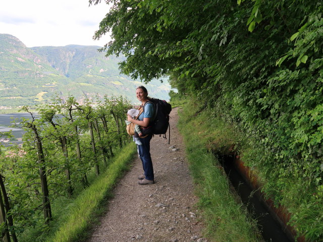 Nils und Sabine am Marlinger Waalweg zwischen Lebenbergerbach und St. Annabach (22. Mai)