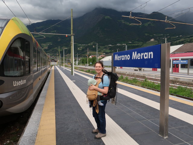 Nils und Sabine im Bahnhof Meran, 302 m (22. Mai)