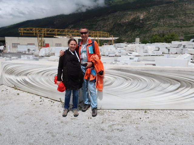 Sabine und ich im Marmorwerk 'Lasa Marmo' in Laas, 866 m (23. Mai)