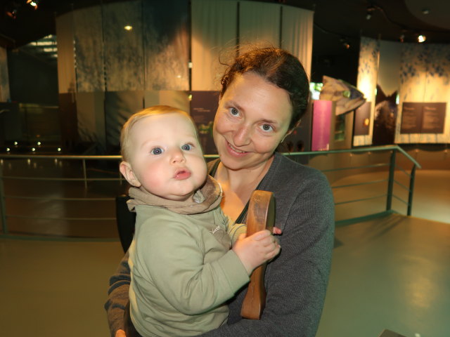 Nils und Sabine im Nationalparkhaus aquaprad in Prad am Stilfserjoch, 915 m (23. Mai)