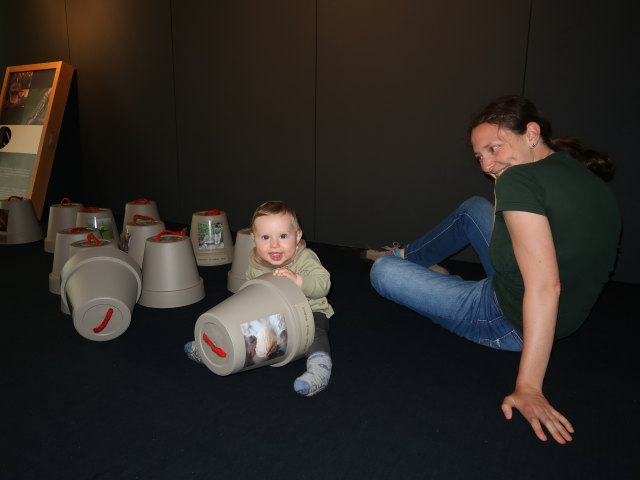 Nils und Sabine im Nationalparkhaus aquaprad in Prad am Stilfserjoch, 915 m (23. Mai)