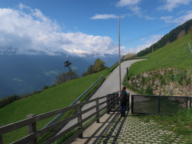 Sabine bei der Bergstation der Texelbahn (19. Mai)