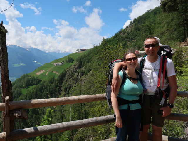 Sabine, ich und Nils am Meraner Höhenweg zwischen Pardellbach und Lahnbach (19. Mai)