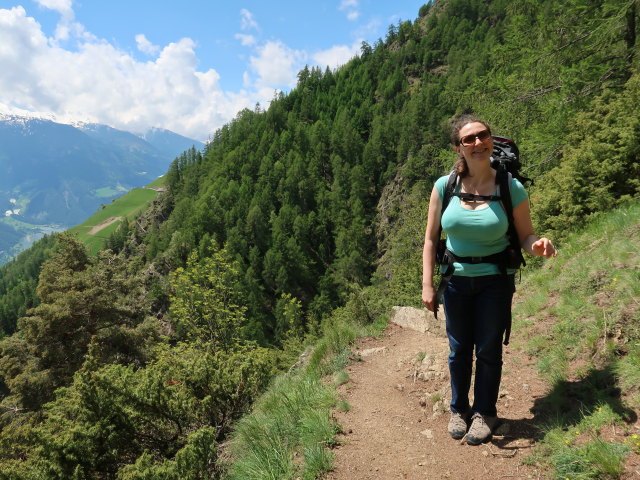 Sabine am Meraner Höhenweg zwischen Pardellbach und Lahnbach (19. Mai)