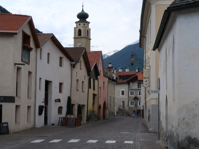 Florastraße in Glurns, 907 m (20. Mai)