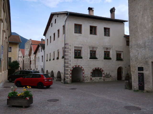 Laubengasse in Glurns, 907 m (20. Mai)