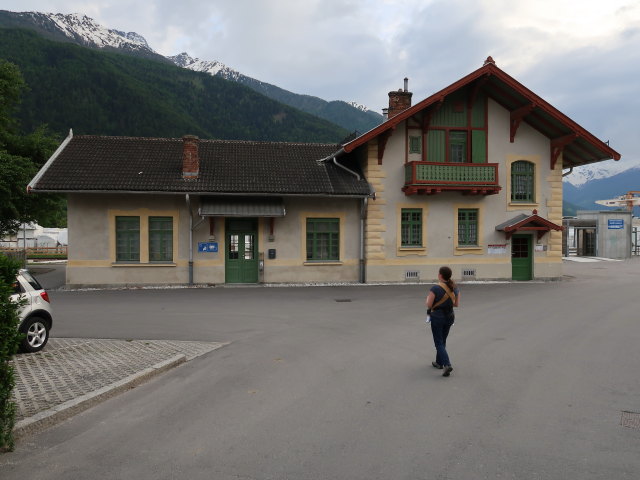 Nils und Sabine beim Bahnhof Laas, 866 m (20. Mai)