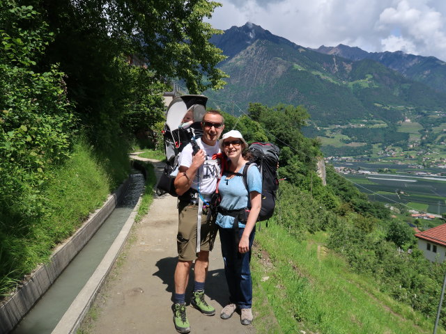 Nils, ich und Sabine am Marlinger Waalweg zwischen Gasthaus Schönblick und Gasthof Waldschenke (22. Mai)