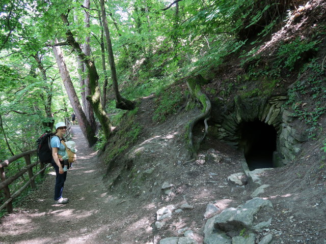 Sabine und Nils am Marlinger Waalweg zwischen Gasthaus Waalheim und Lebenbergerbach (22. Mai)