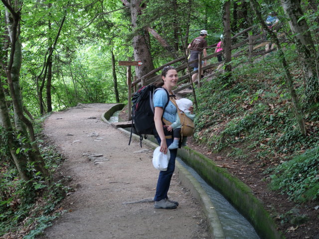 Sabine und Nils am Marlinger Waalweg zwischen Gasthaus Waalheim und Lebenbergerbach (22. Mai)