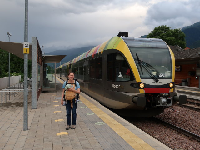 Nils und Sabine im Bahnhof Staben, 553 m (22. Mai)