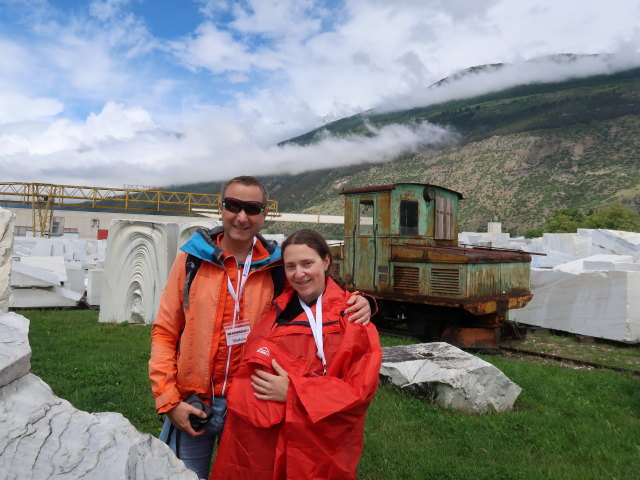 Ich und Sabine im Marmorwerk 'Lasa Marmo' in Laas, 866 m (23. Mai)