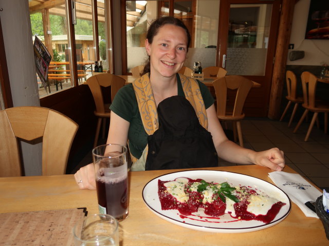 Sabine im Restaurant am Teich in Spondinig (23. Mai)