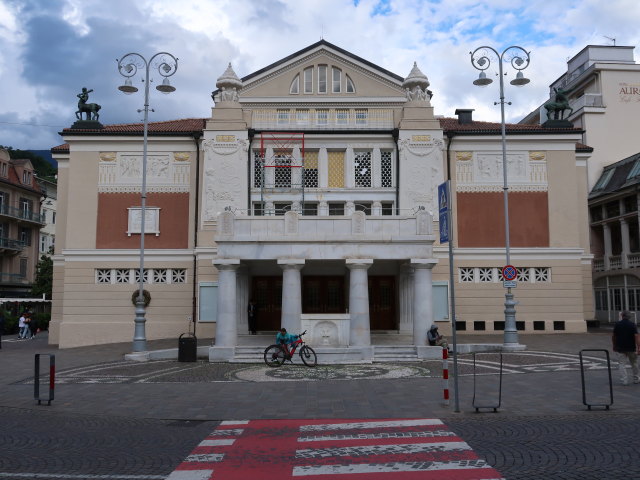 Stadttheater in Meran (24. Mai)