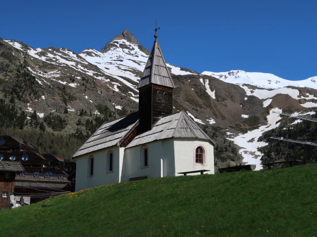 Kapelle zur Heiligen Familie in Kurzras, 2.011 m (26. Mai)