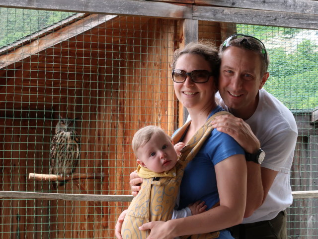 Nils, Sabine und ich im Vogelpflegezentrum im Schloss Tirol (28. Mai)