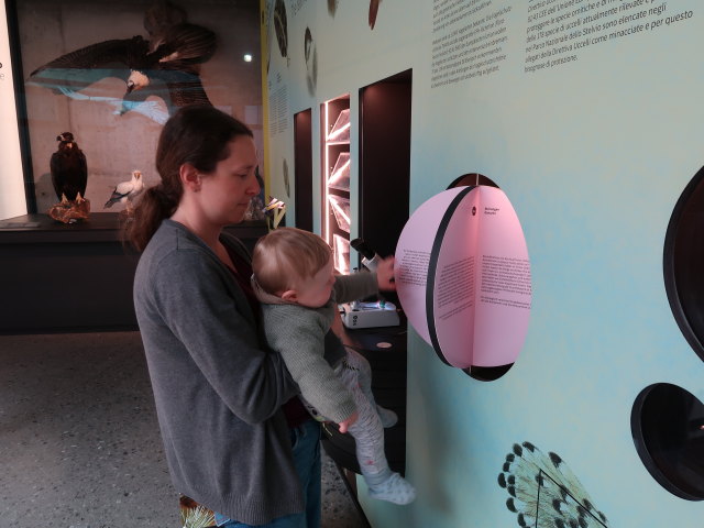 Sabine und Nils im Nationalparkhaus avimundus in Schlanders, 721 m (30. Mai)